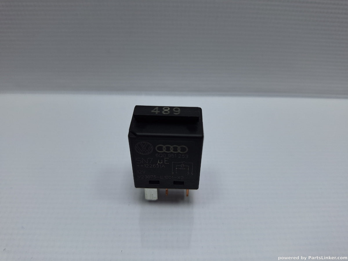 Releu 489 VOLKSWAGEN PASSAT (365) [ 2010 - 2014 ] 1.6 TDi BlueMotion (CAYC) 77KW|105HP 6Q0951253