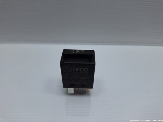 Releu 489 VOLKSWAGEN PASSAT (365) [ 2010 - 2014 ] 1.6 TDi BlueMotion (CAYC) 77KW|105HP 6Q0951253