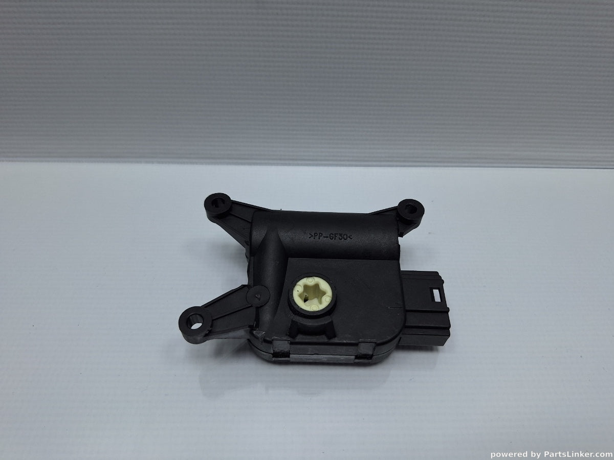 Motoras clapeta aeroterma VOLKSWAGEN PASSAT (365) [ 2010 - 2014 ] 1.6 TDi BlueMotion (CAYC) 77KW|105HP 3C0907511