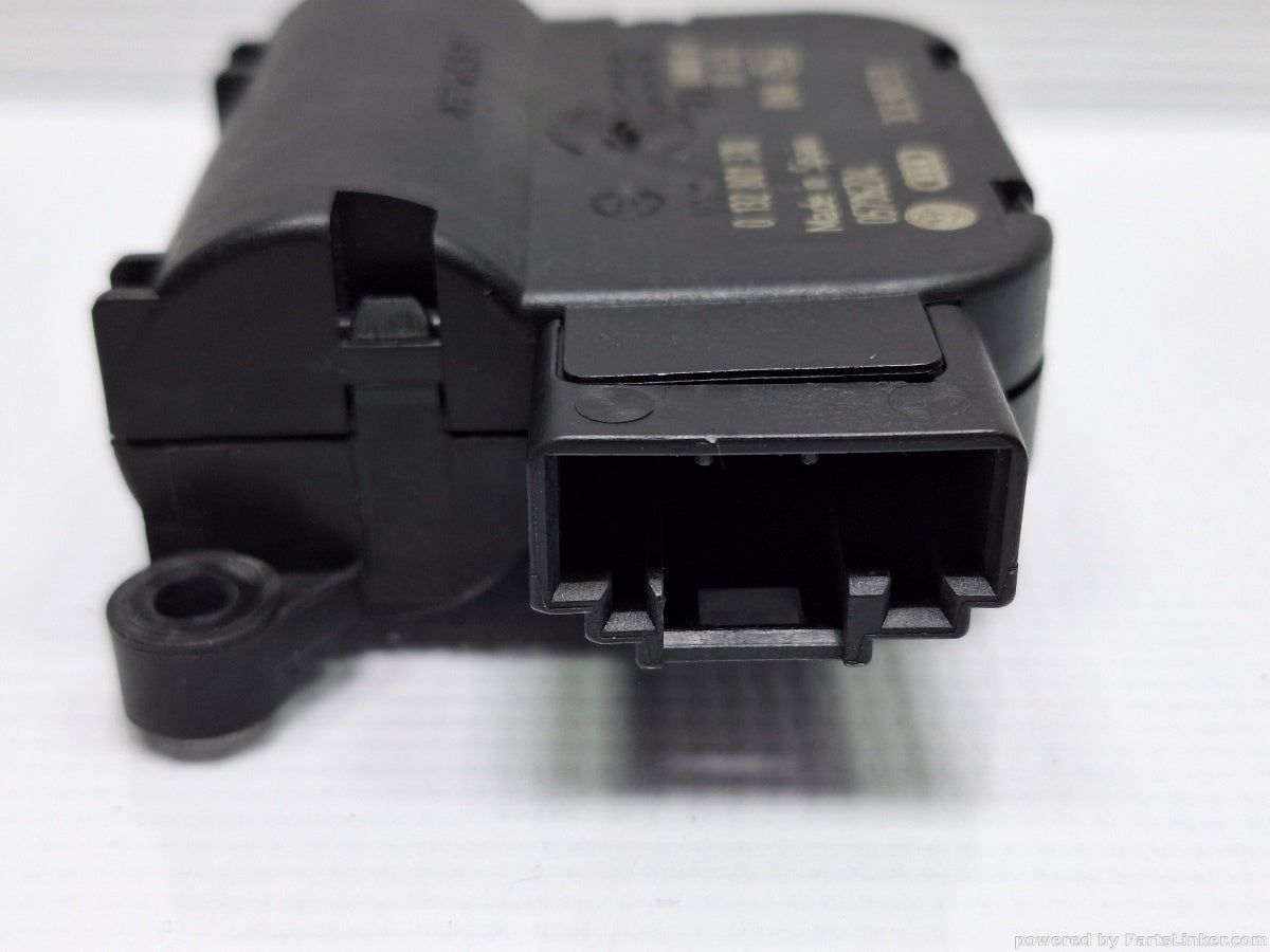 Motoras clapeta aeroterma VOLKSWAGEN PASSAT (365) [ 2010 - 2014 ] 1.6 TDi BlueMotion (CAYC) 77KW|105HP 3C0907511