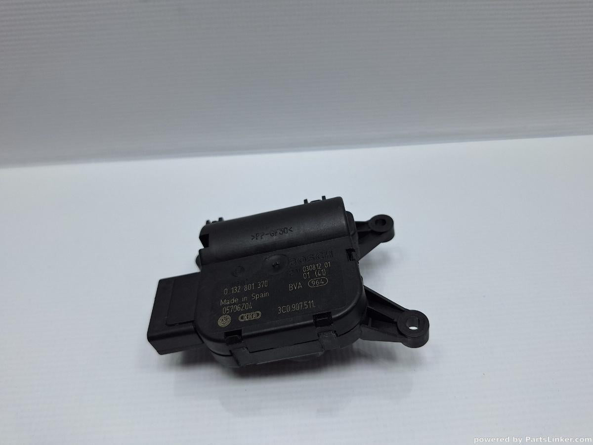 Motoras clapeta aeroterma VOLKSWAGEN PASSAT Variant (365) [ 2010 - 2014 ], VOLKSWAGEN PASSAT (365) [ 2010 - 2014 ] 1.6 TDi BlueMotion (CAYC) 77KW|105HP OEM 3C0907511