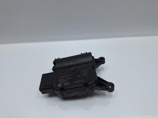 Motoras clapeta aeroterma VOLKSWAGEN PASSAT Variant (365) [ 2010 - 2014 ], VOLKSWAGEN PASSAT (365) [ 2010 - 2014 ] 1.6 TDi BlueMotion (CAYC) 77KW|105HP OEM 3C0907511