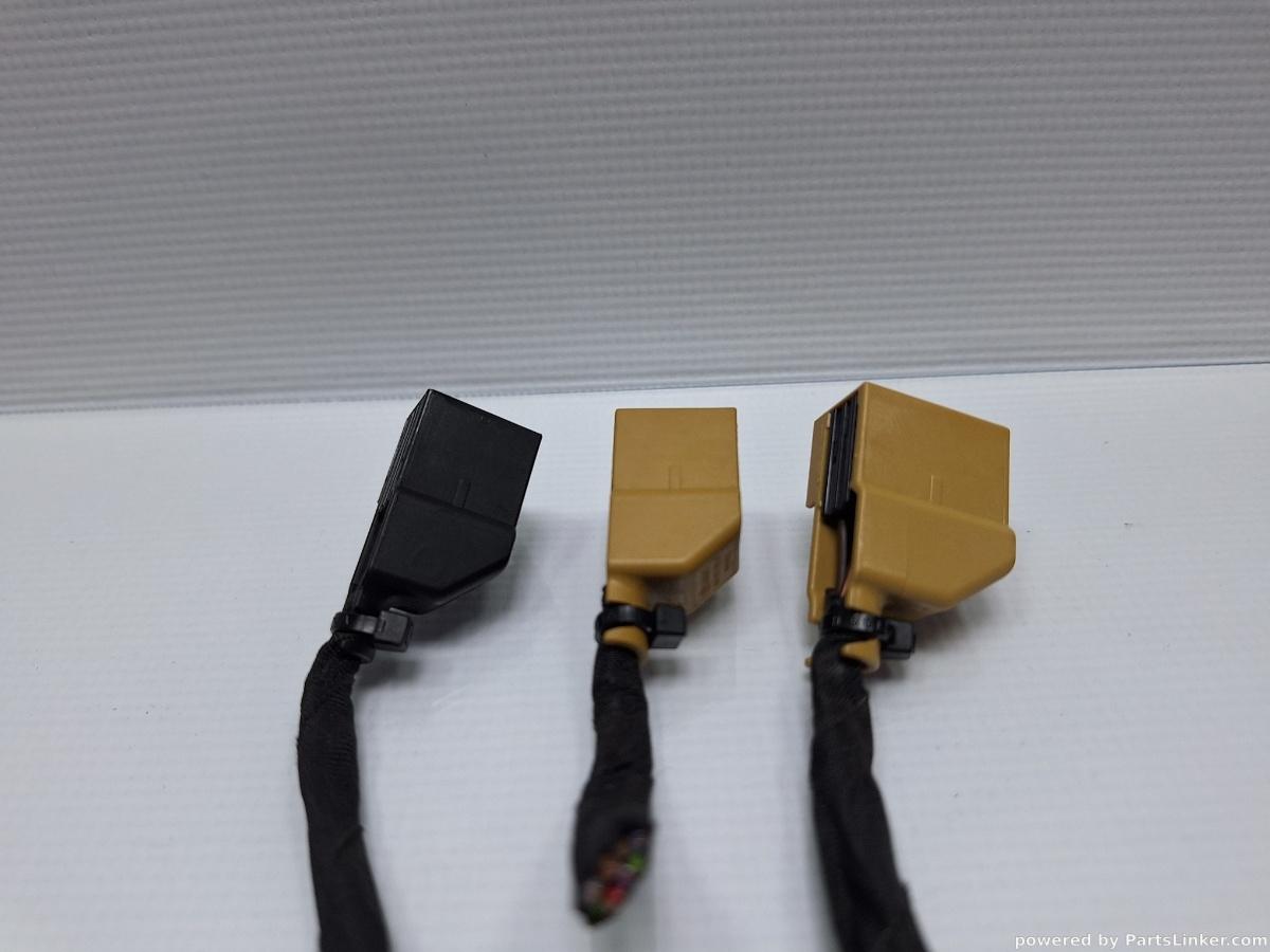Conectori modul senzori parcare VOLKSWAGEN PASSAT Variant (365) [ 2010 - 2014 ], VOLKSWAGEN PASSAT (365) [ 2010 - 2014 ] 1.6 TDi BlueMotion (CAYC) 77KW|105HP OEM 8E0972112A , 8E0972416A