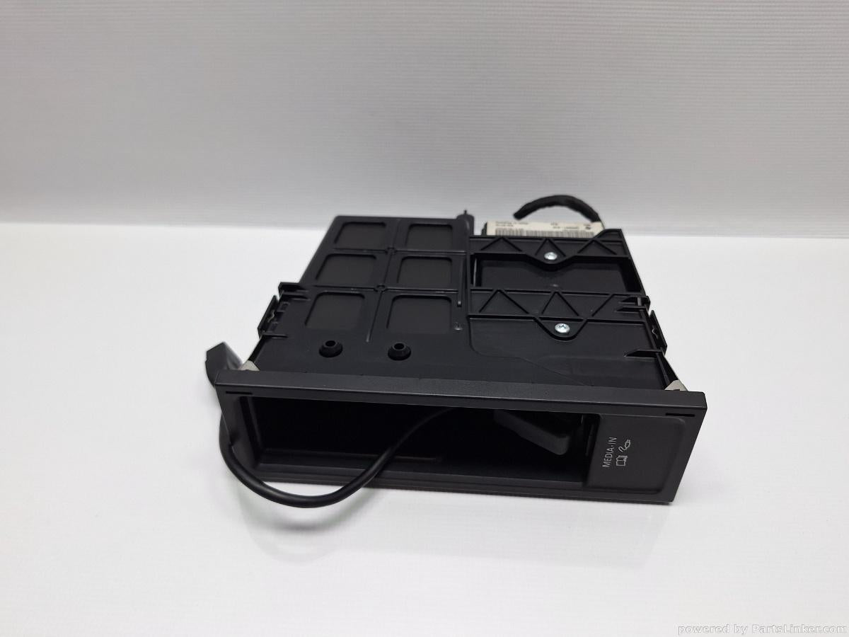 Modul multimedia VOLKSWAGEN PASSAT Variant (365) [ 2010 - 2014 ], VOLKSWAGEN PASSAT (365) [ 2010 - 2014 ] 1.6 TDi BlueMotion (CAYC) 77KW|105HP OEM 5N0035342F , 5N0035341G