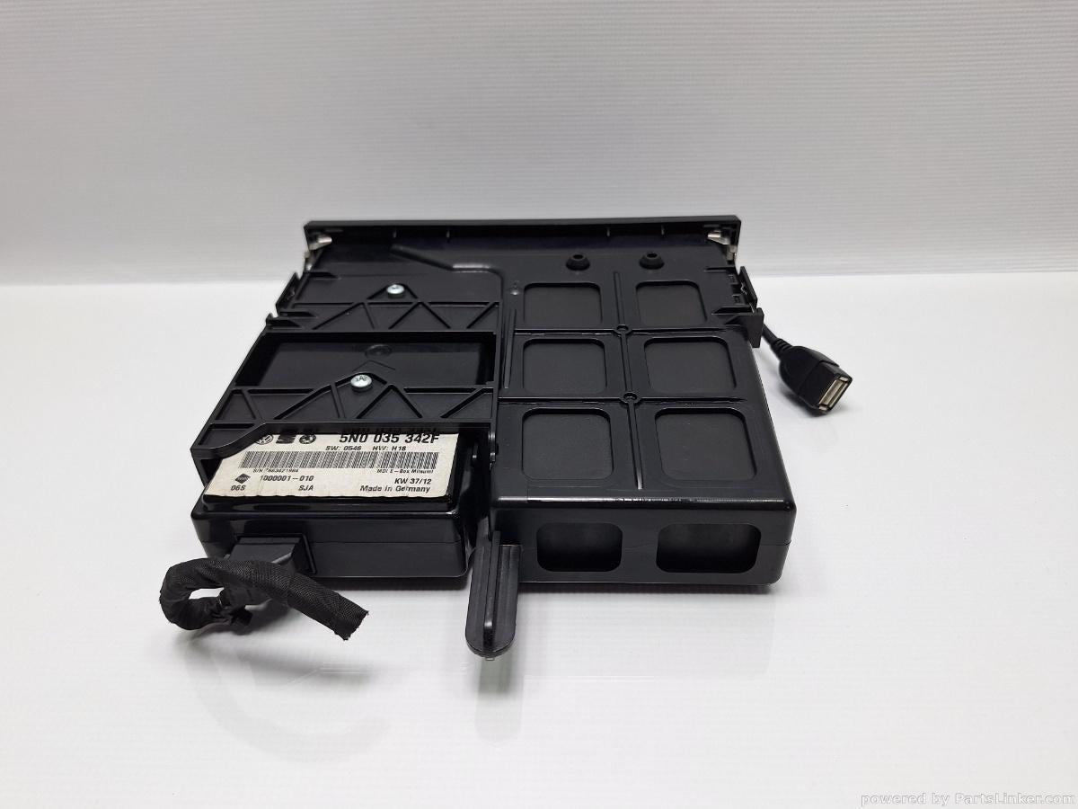 Modul multimedia VOLKSWAGEN PASSAT Variant (365) [ 2010 - 2014 ], VOLKSWAGEN PASSAT (365) [ 2010 - 2014 ] 1.6 TDi BlueMotion (CAYC) 77KW|105HP OEM 5N0035342F , 5N0035341G