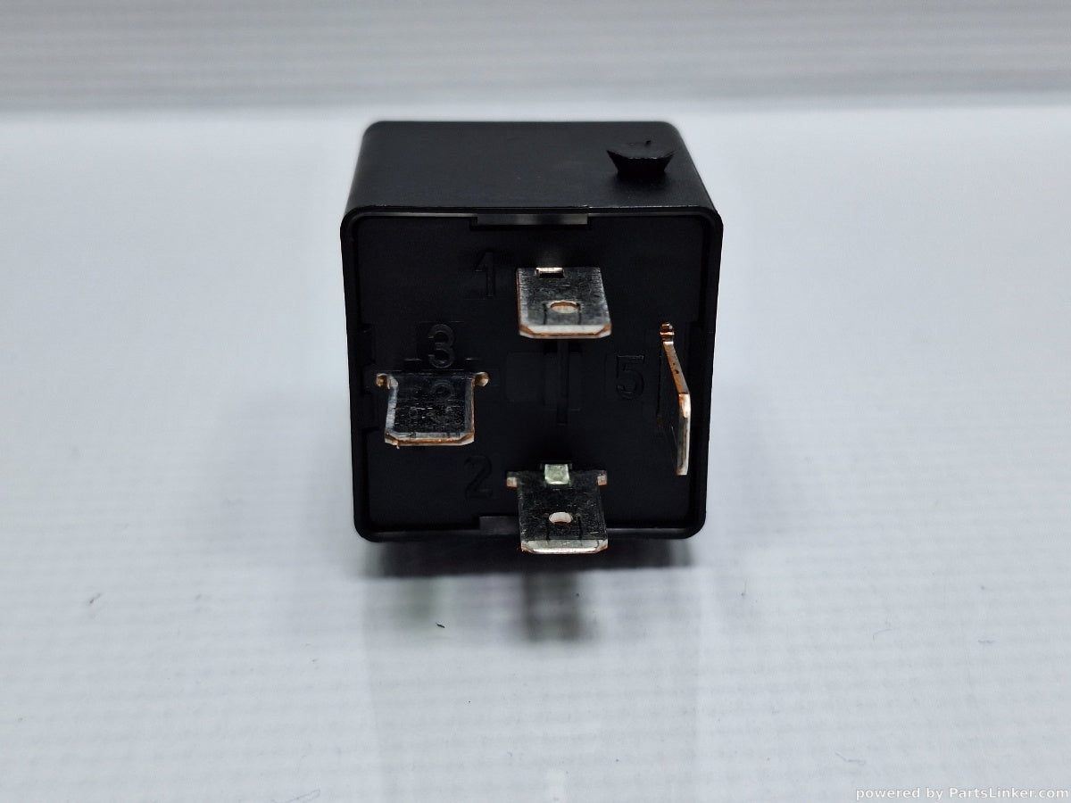 Releu 645 VOLKSWAGEN PASSAT (365) [ 2010 - 2014 ] 1.6 TDi BlueMotion (CAYC) 77KW|105HP 4H0951253A