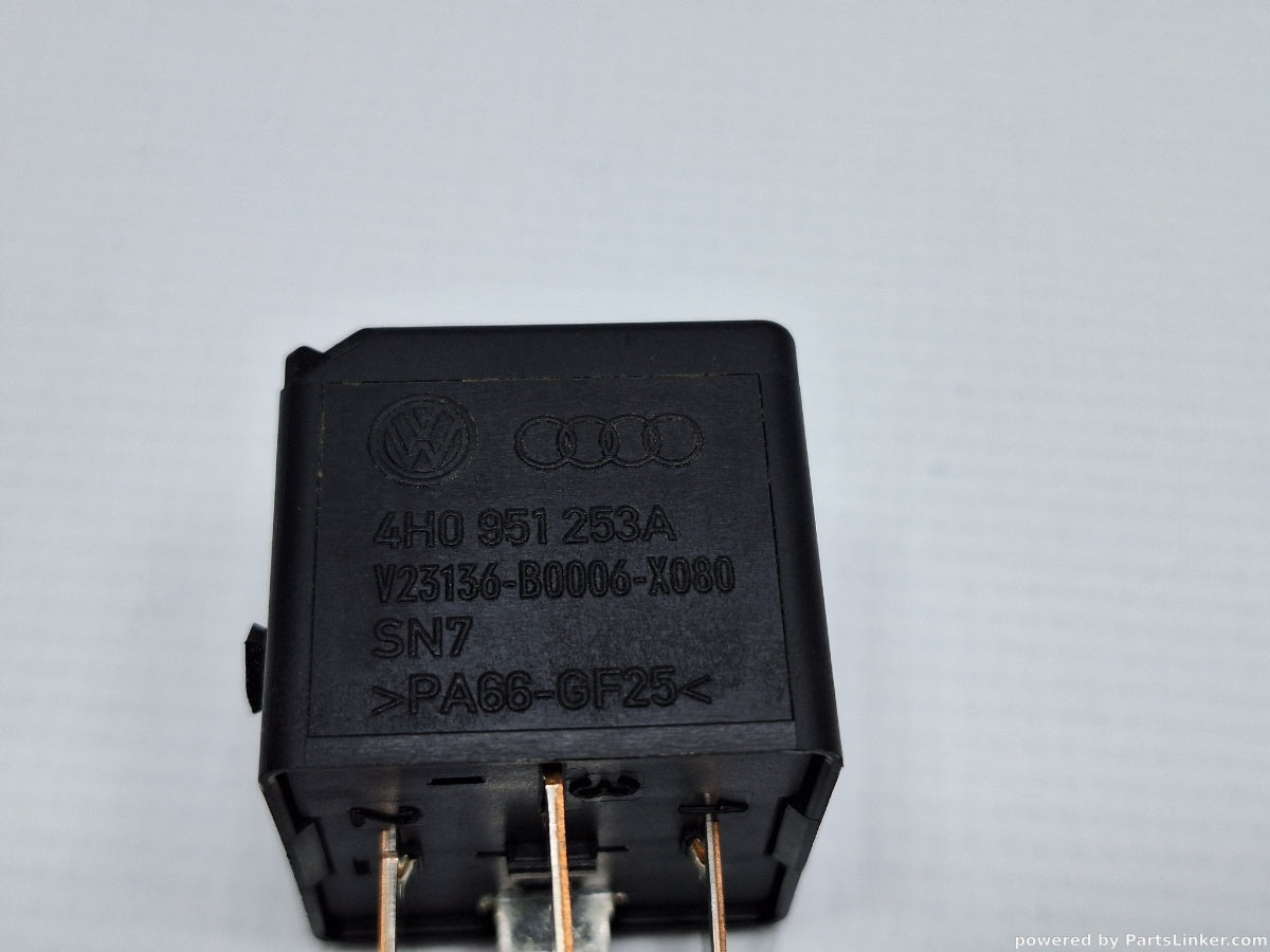 Releu 645 VOLKSWAGEN PASSAT (365) [ 2010 - 2014 ] 1.6 TDi BlueMotion (CAYC) 77KW|105HP 4H0951253A