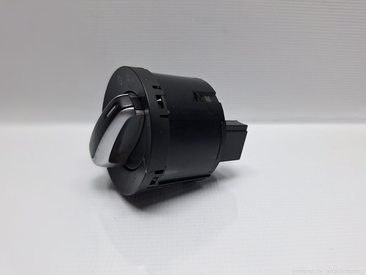 Bloc lumini cu DEFECT VW PASSAT (365) [ 2010 - 2014 ] 3C8941431