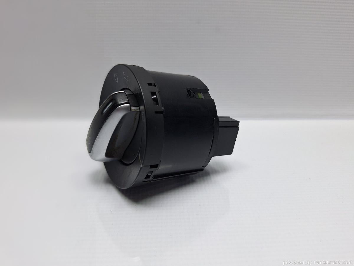 Bloc lumini VOLKSWAGEN PASSAT Variant (365) [ 2010 - 2014 ], VOLKSWAGEN PASSAT (365) [ 2010 - 2014 ] 1.6 TDi BlueMotion (CAYC) 77KW|105HP OEM 3C8941431