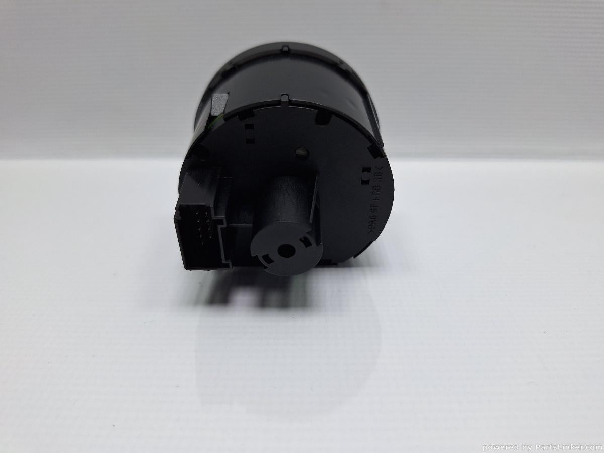 Bloc lumini VOLKSWAGEN PASSAT Variant (365) [ 2010 - 2014 ], VOLKSWAGEN PASSAT (365) [ 2010 - 2014 ] 1.6 TDi BlueMotion (CAYC) 77KW|105HP OEM 3C8941431