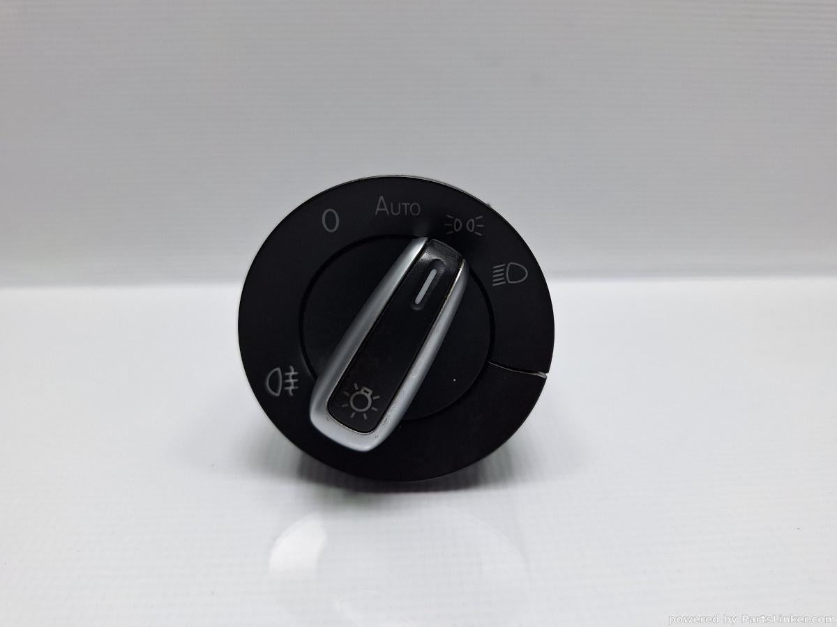 Bloc lumini VOLKSWAGEN PASSAT Variant (365) [ 2010 - 2014 ], VOLKSWAGEN PASSAT (365) [ 2010 - 2014 ] 1.6 TDi BlueMotion (CAYC) 77KW|105HP OEM 3C8941431