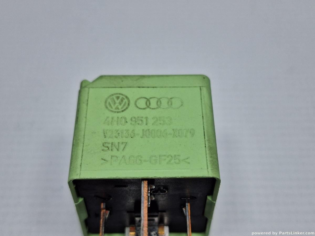 Releu 644 VOLKSWAGEN PASSAT Variant (365) [ 2010 - 2014 ], VOLKSWAGEN PASSAT (365) [ 2010 - 2014 ] 1.6 TDi BlueMotion (CAYC) 77KW|105HP OEM 4H0951253