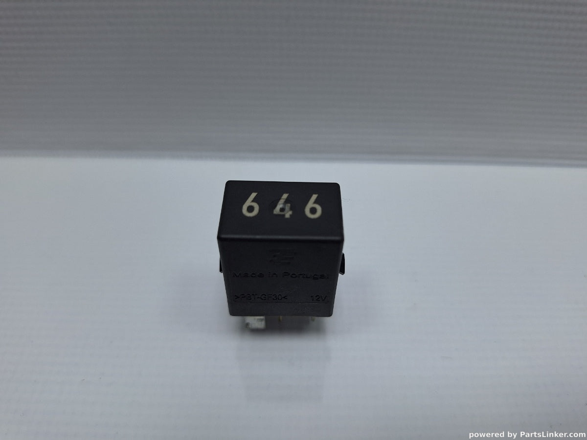 Releu 646 VOLKSWAGEN PASSAT (365) [ 2010 - 2014 ] 1.6 TDi BlueMotion (CAYC) 77KW|105HP 4H0951253C