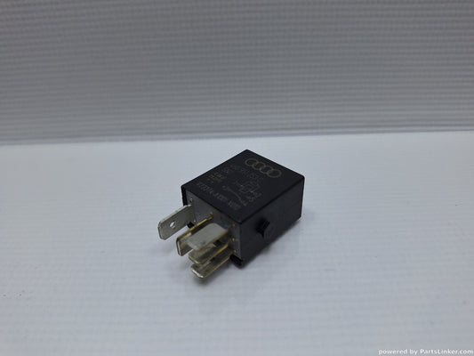 Releu 646 VOLKSWAGEN PASSAT (365) [ 2010 - 2014 ] 1.6 TDi BlueMotion (CAYC) 77KW|105HP 4H0951253C