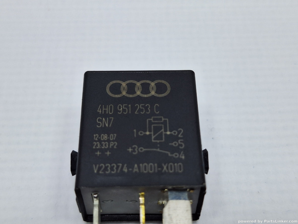 Releu 646 VOLKSWAGEN PASSAT (365) [ 2010 - 2014 ] 1.6 TDi BlueMotion (CAYC) 77KW|105HP 4H0951253C