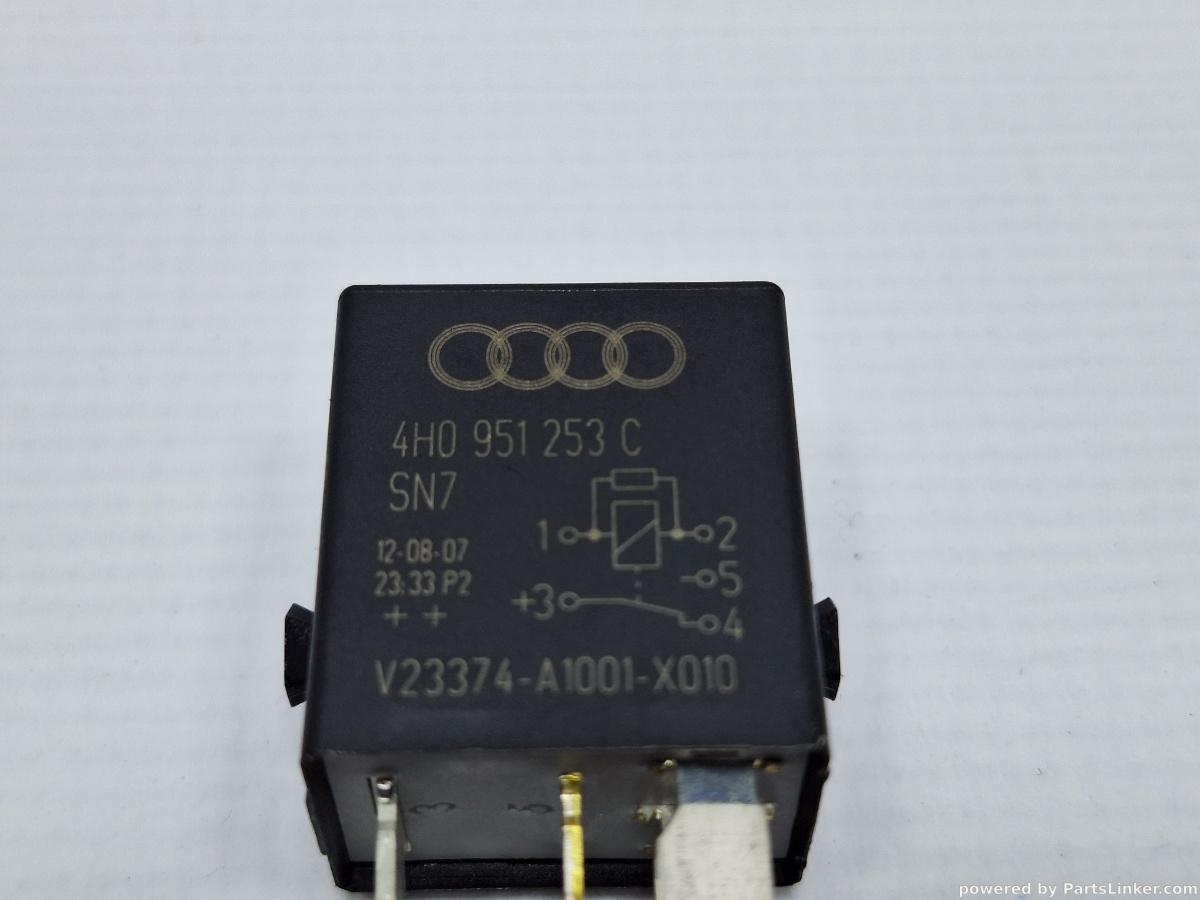 Releu 646 VOLKSWAGEN PASSAT Variant (365) [ 2010 - 2014 ], VOLKSWAGEN PASSAT (365) [ 2010 - 2014 ] 1.6 TDi BlueMotion (CAYC) 77KW|105HP OEM 4H0951253C