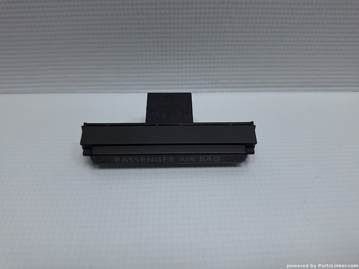 Indicator Airbag off VOLKSWAGEN PASSAT (365) [ 2010 - 2014 ] 1.6 TDi BlueMotion (CAYC) 77KW|105HP 3AA919234