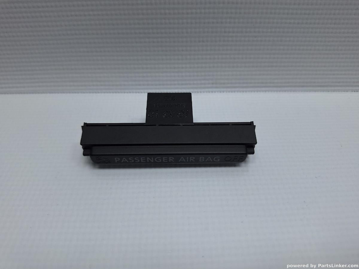 Indicator Airbag off VOLKSWAGEN PASSAT Variant (365) [ 2010 - 2014 ], VOLKSWAGEN PASSAT (365) [ 2010 - 2014 ] 1.6 TDi BlueMotion (CAYC) 77KW|105HP OEM 3AA919234