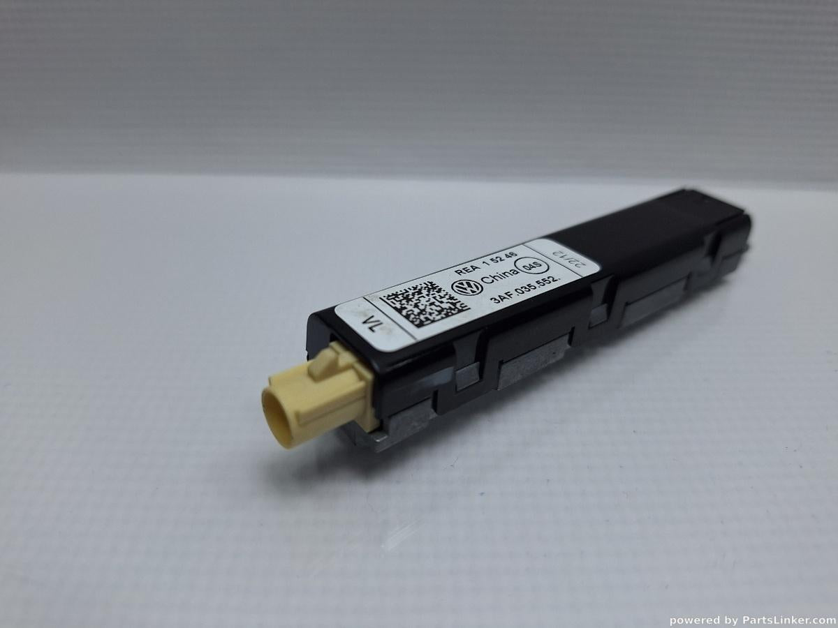 Amplificator antena radio VOLKSWAGEN PASSAT Variant (365) [ 2010 - 2014 ], VOLKSWAGEN PASSAT (365) [ 2010 - 2014 ] 1.6 TDi BlueMotion (CAYC) 77KW|105HP OEM 3AF035552