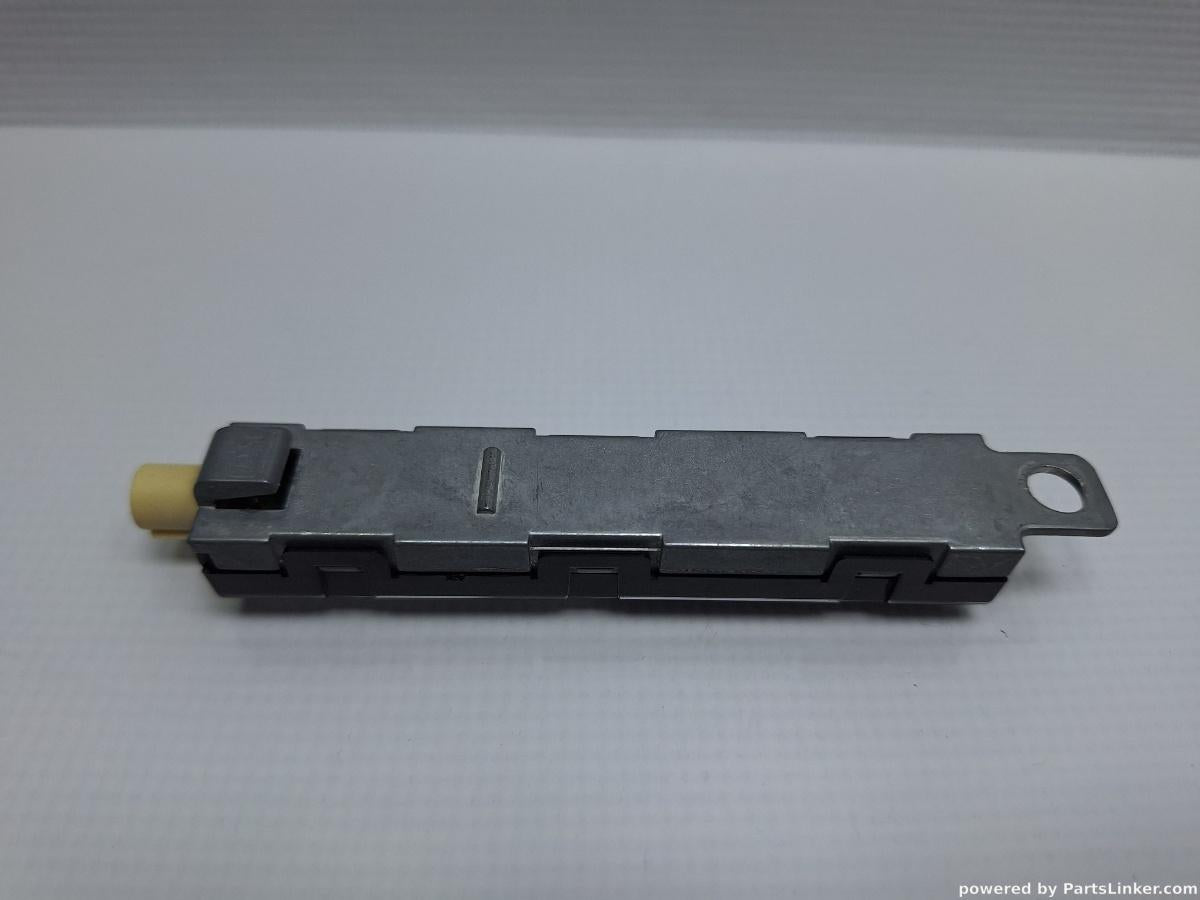Amplificator antena radio VOLKSWAGEN PASSAT Variant (365) [ 2010 - 2014 ], VOLKSWAGEN PASSAT (365) [ 2010 - 2014 ] 1.6 TDi BlueMotion (CAYC) 77KW|105HP OEM 3AF035552