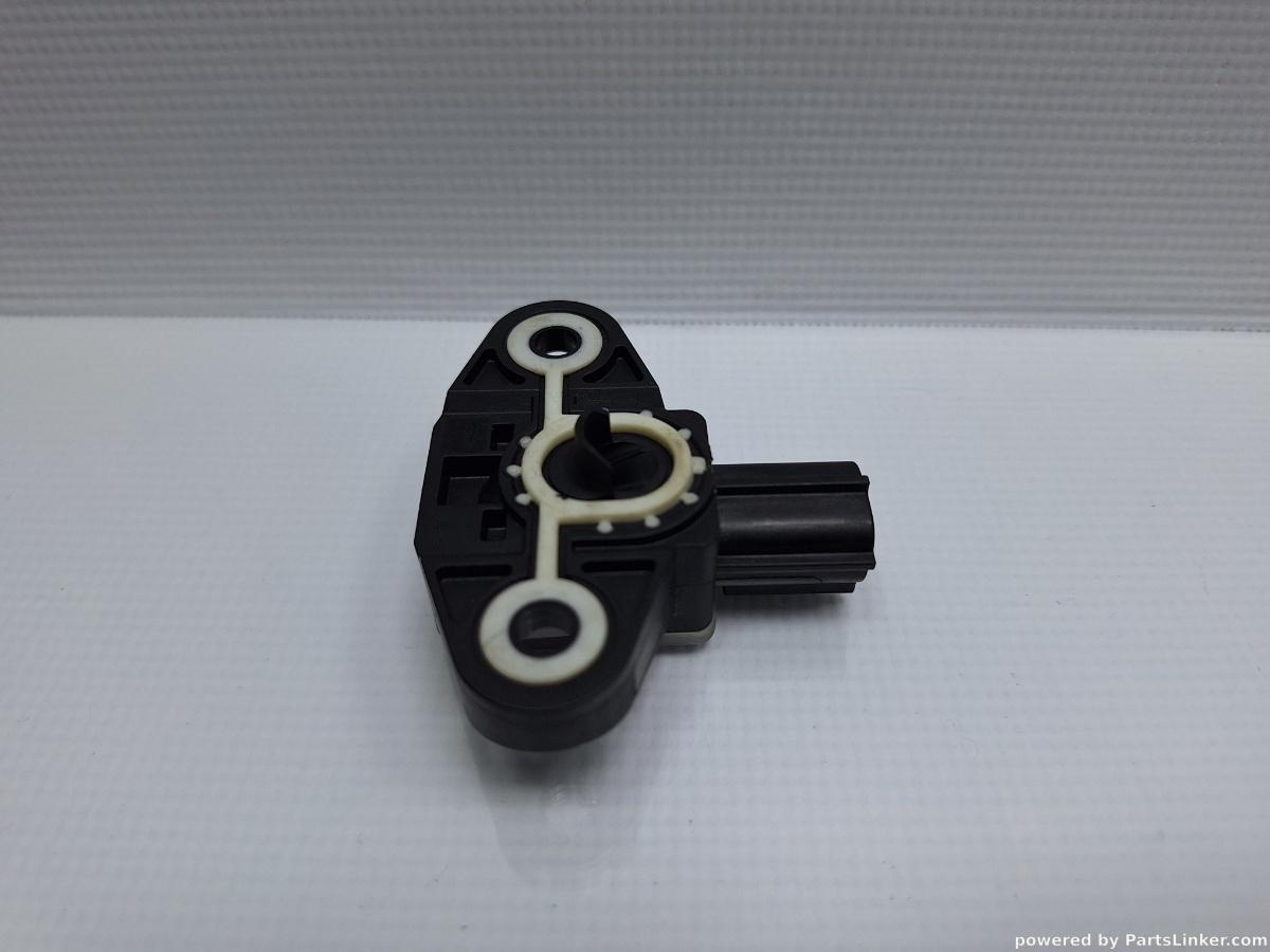 Senzor impact airbag VOLKSWAGEN PASSAT Variant (365) [ 2010 - 2014 ], VOLKSWAGEN PASSAT (365) [ 2010 - 2014 ] 1.6 TDi BlueMotion (CAYC) 77KW|105HP OEM 5N0959354C