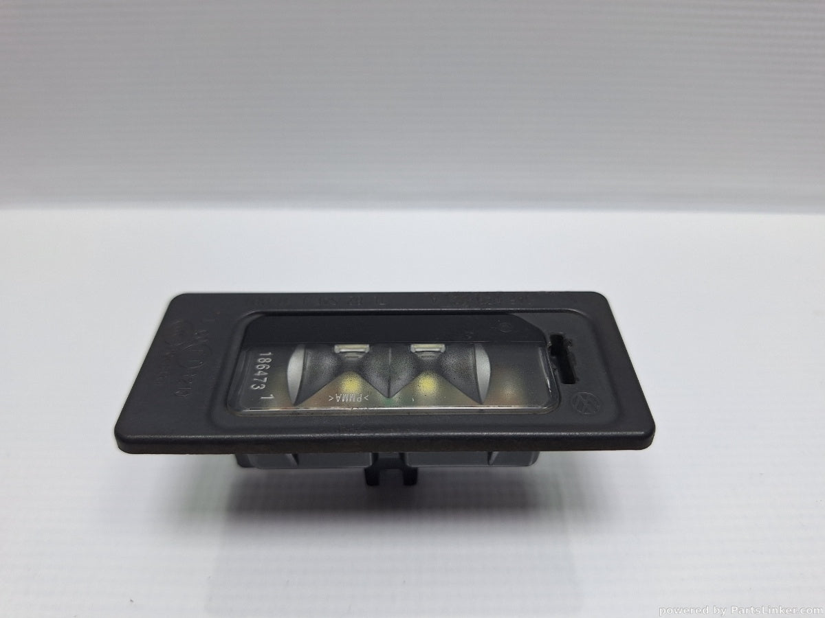 Lampa stop numar VOLKSWAGEN PASSAT (365) [ 2010 - 2014 ] 1.6 TDi BlueMotion (CAYC) 77KW|105HP 3AF943021A