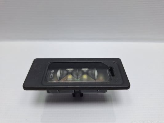 Lampa stop numar VOLKSWAGEN PASSAT (365) [ 2010 - 2014 ] 1.6 TDi BlueMotion (CAYC) 77KW|105HP 3AF943021A