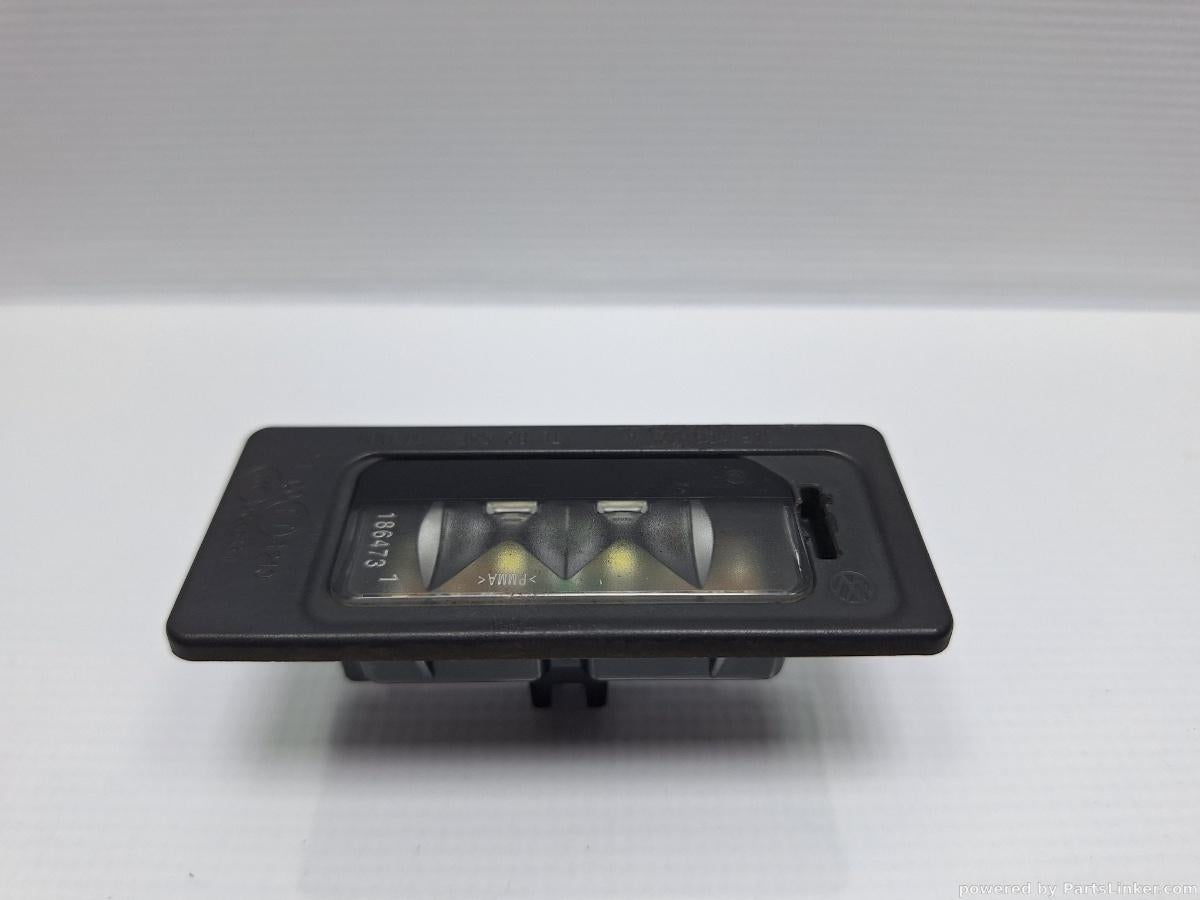 Lampa stop numar VOLKSWAGEN PASSAT Variant (365) [ 2010 - 2014 ] FSI 4motion (BWS) 220KW|300HP, VOLKSWAGEN PASSAT (365) [ 2010 - 2014 ] 1.6 TDi BlueMotion (CAYC) 77KW|105HP OEM 3AF943021A