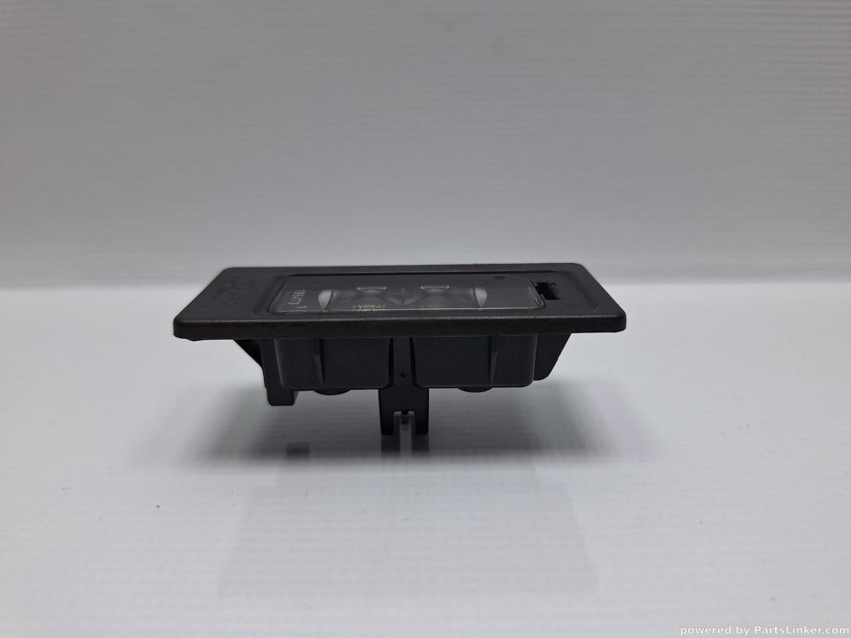 Lampa stop numar VOLKSWAGEN PASSAT Variant (365) [ 2010 - 2014 ] FSI 4motion (BWS) 220KW|300HP, VOLKSWAGEN PASSAT (365) [ 2010 - 2014 ] 1.6 TDi BlueMotion (CAYC) 77KW|105HP OEM 3AF943021A