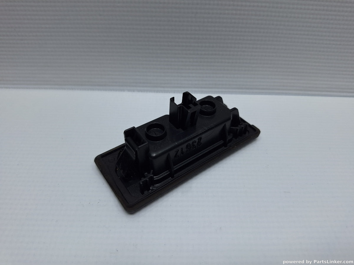 Lampa stop numar VOLKSWAGEN PASSAT (365) [ 2010 - 2014 ] 1.6 TDi BlueMotion (CAYC) 77KW|105HP 3AF943021A