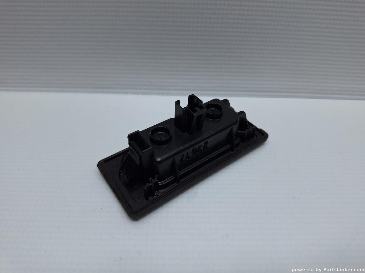 Lampa stop numar VOLKSWAGEN PASSAT Variant (365) [ 2010 - 2014 ] FSI 4motion (BWS) 220KW|300HP, VOLKSWAGEN PASSAT (365) [ 2010 - 2014 ] 1.6 TDi BlueMotion (CAYC) 77KW|105HP OEM 3AF943021A