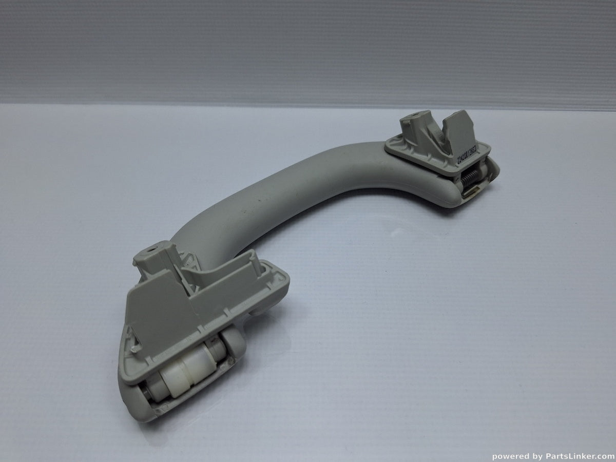 Maner plafon spate VOLKSWAGEN PASSAT (365) [ 2010 - 2014 ] 1.6 TDi BlueMotion (CAYC) 77KW|105HP 1K0857607N