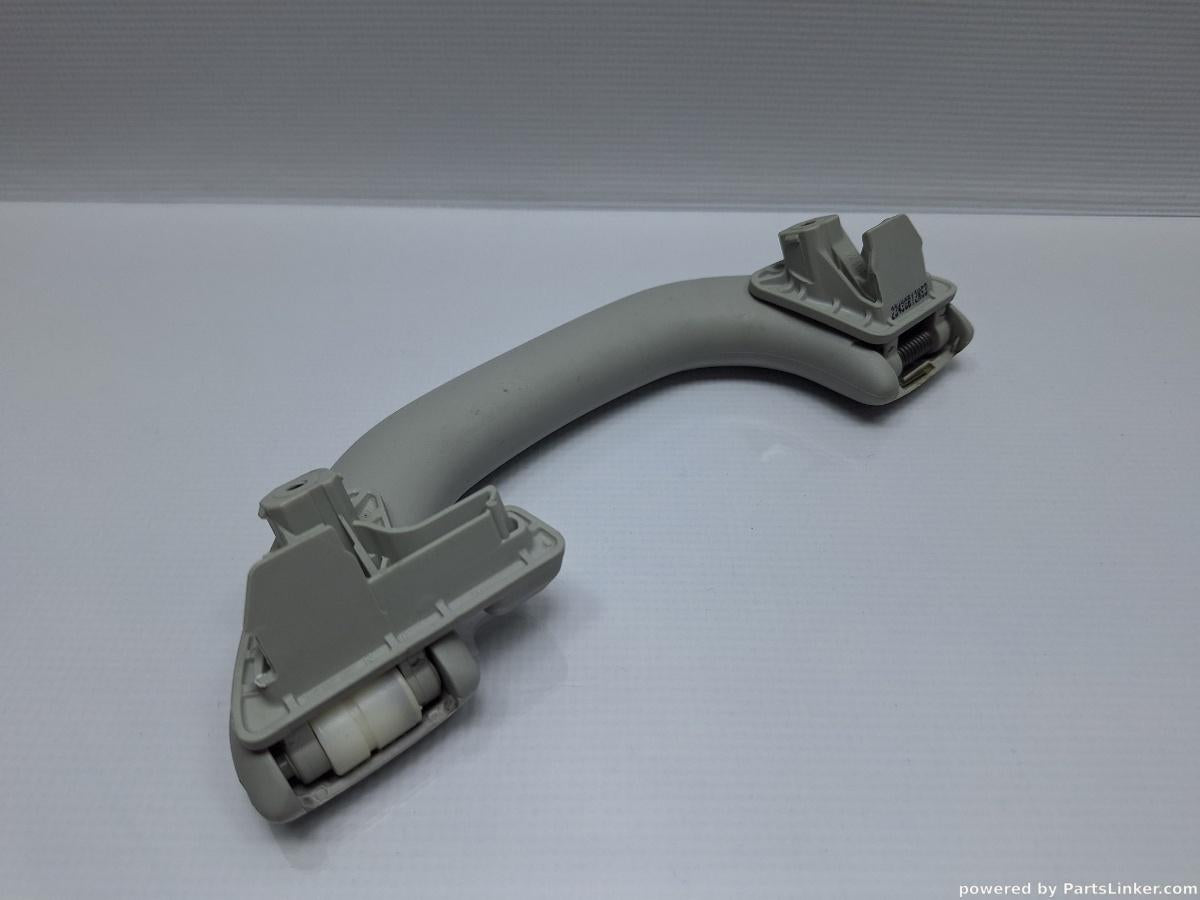 Maner plafon spate VOLKSWAGEN PASSAT Variant (365) [ 2010 - 2014 ], VOLKSWAGEN PASSAT (365) [ 2010 - 2014 ] 1.6 TDi BlueMotion (CAYC) 77KW|105HP OEM 1K0857607N