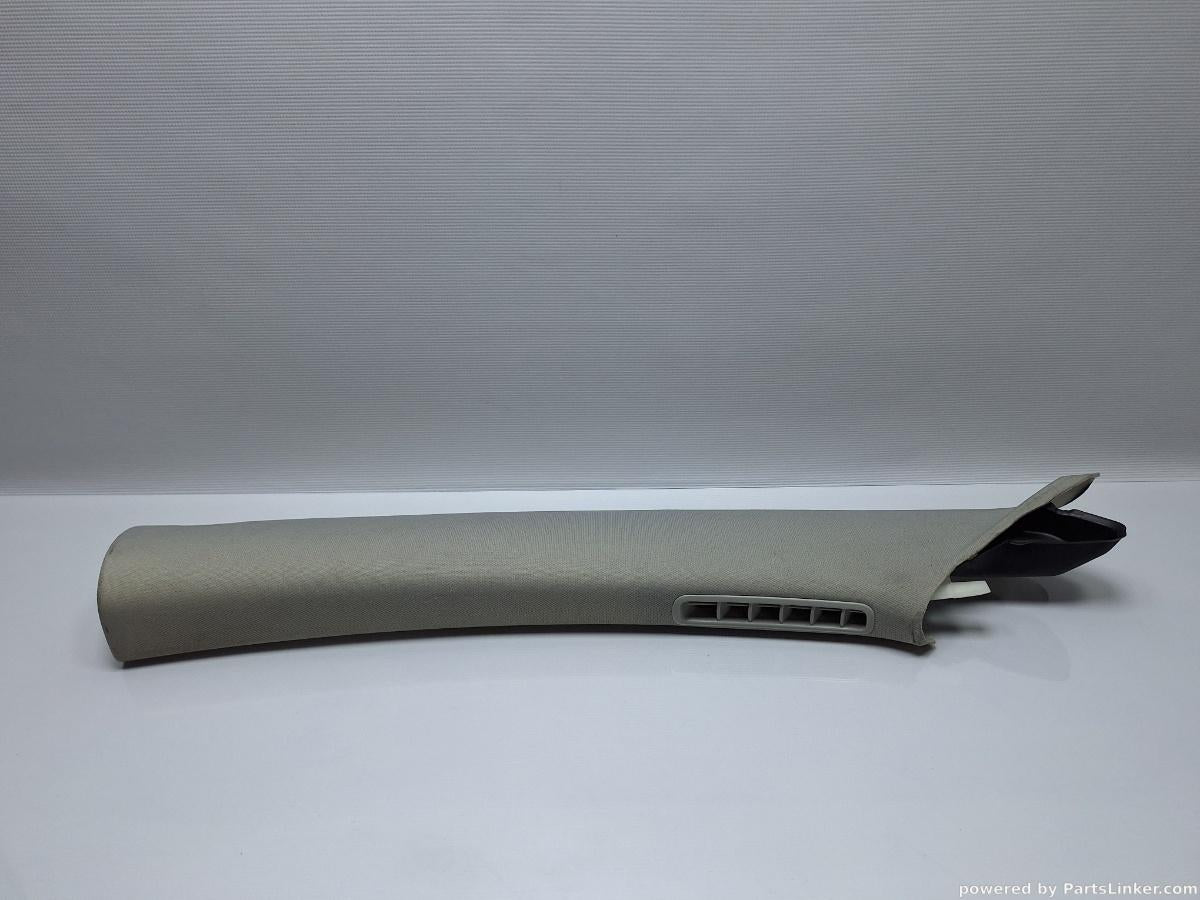 Ornament stalp parbriz VOLKSWAGEN PASSAT Variant (365) [ 2010 - 2014 ], VOLKSWAGEN PASSAT (365) [ 2010 - 2014 ] 1.6 TDi BlueMotion (CAYC) 77KW|105HP OEM 3AA867233A