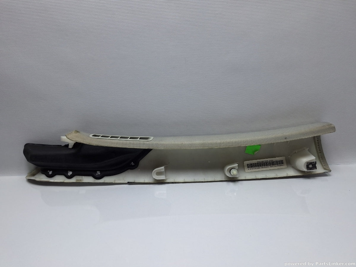 Ornament stalp parbriz dreapta VOLKSWAGEN PASSAT (365) [ 2010 - 2014 ] 1.6 TDi BlueMotion (CAYC) 77KW|105HP 3AA867234A