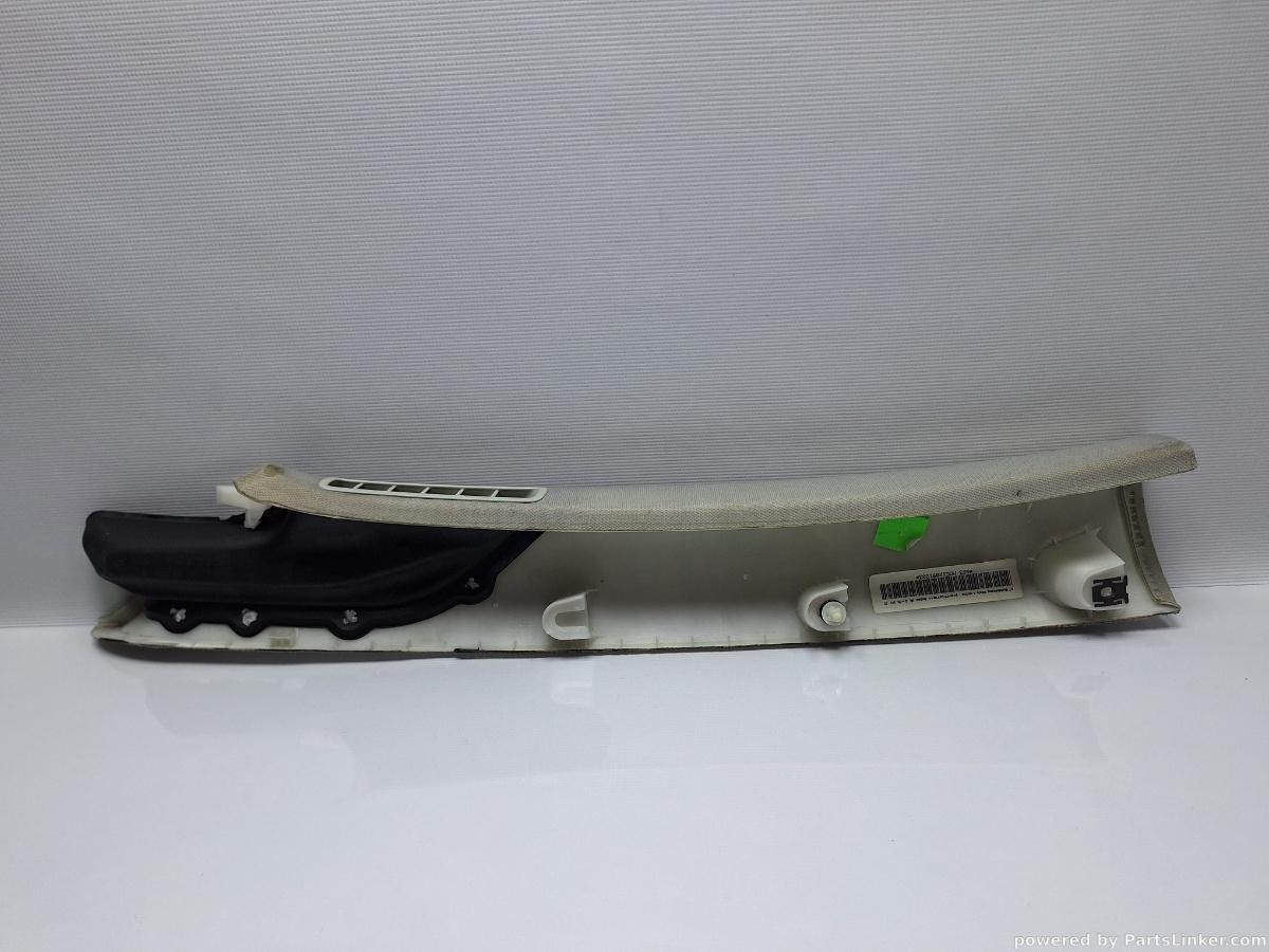 Ornament stalp parbriz VOLKSWAGEN PASSAT Variant (365) [ 2010 - 2014 ], VOLKSWAGEN PASSAT (365) [ 2010 - 2014 ] 1.6 TDi BlueMotion (CAYC) 77KW|105HP OEM 3AA867234A