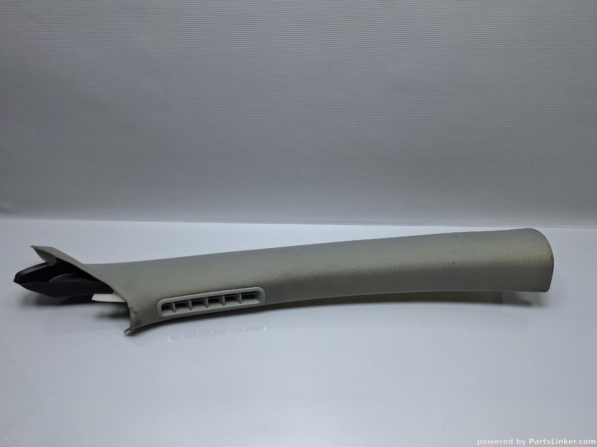 Ornament stalp parbriz VOLKSWAGEN PASSAT Variant (365) [ 2010 - 2014 ], VOLKSWAGEN PASSAT (365) [ 2010 - 2014 ] 1.6 TDi BlueMotion (CAYC) 77KW|105HP OEM 3AA867234A