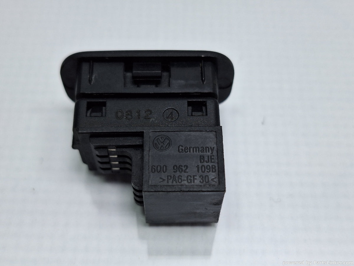 Buton alarma VOLKSWAGEN PASSAT (365) [ 2010 - 2014 ] 1.6 TDi BlueMotion (CAYC) 77KW|105HP 6Q0962109B