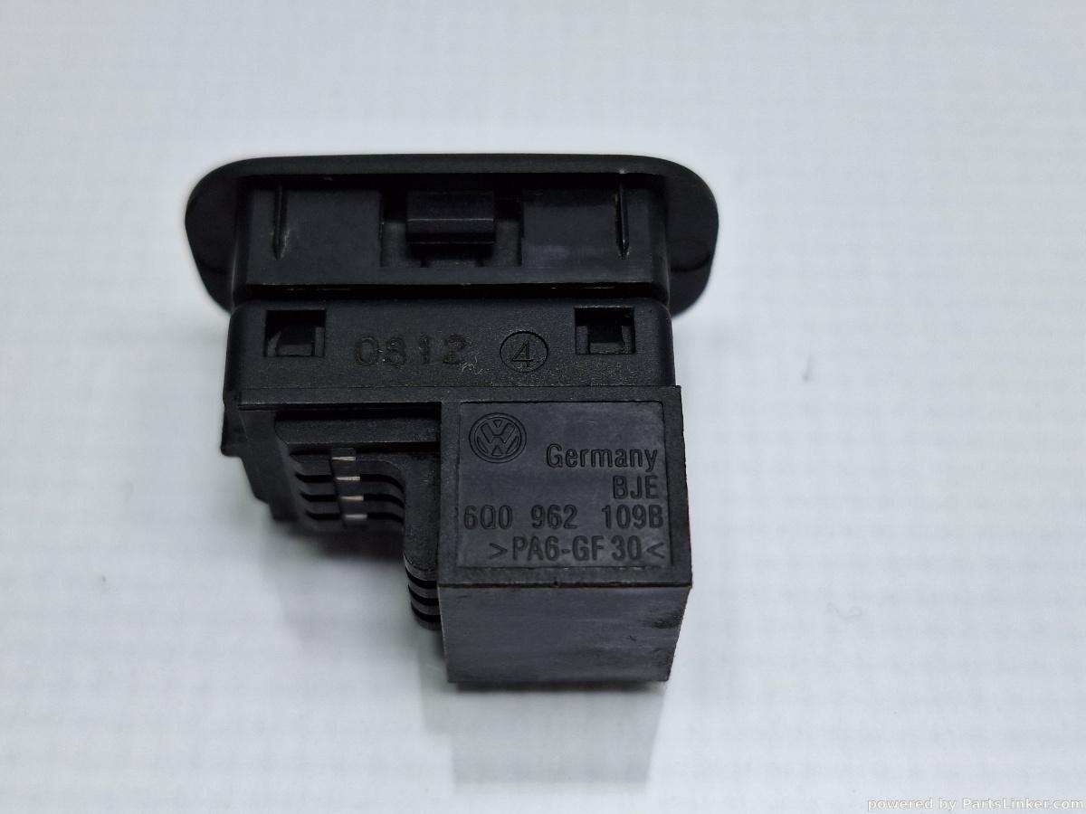 Buton alarma VOLKSWAGEN PASSAT Variant (365) [ 2010 - 2014 ], VOLKSWAGEN PASSAT (365) [ 2010 - 2014 ] 1.6 TDi BlueMotion (CAYC) 77KW|105HP OEM 6Q0962109B