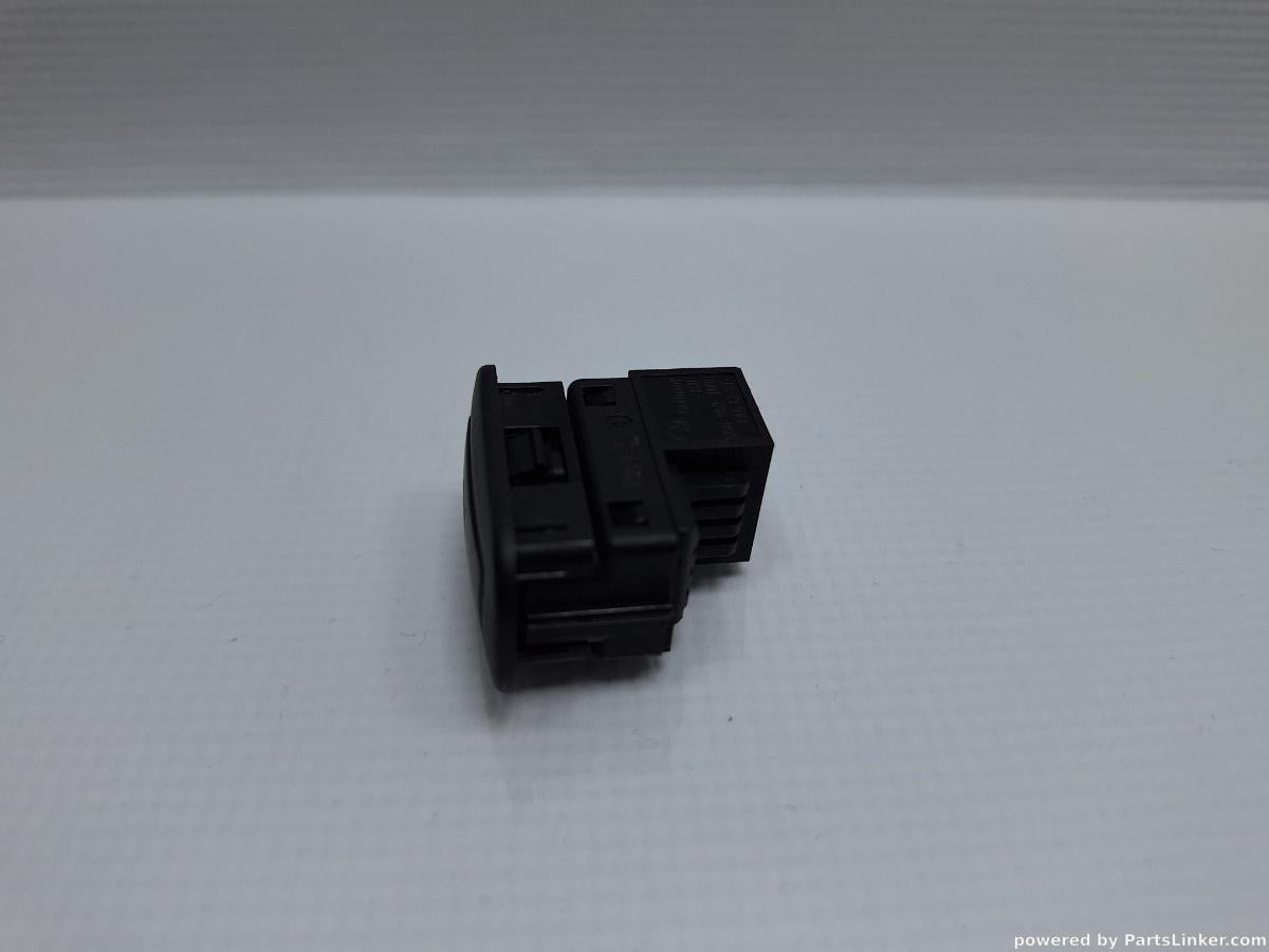 Buton alarma VOLKSWAGEN PASSAT Variant (365) [ 2010 - 2014 ], VOLKSWAGEN PASSAT (365) [ 2010 - 2014 ] 1.6 TDi BlueMotion (CAYC) 77KW|105HP OEM 6Q0962109B