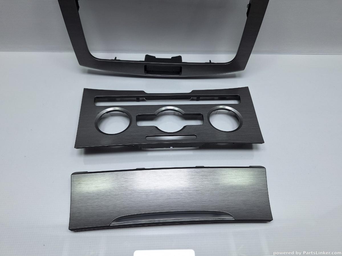 Treemuri plansa bord VOLKSWAGEN PASSAT Variant (365) [ 2010 - 2014 ], VOLKSWAGEN PASSAT (365) [ 2010 - 2014 ] 1.6 TDi BlueMotion (CAYC) 77KW|105HP OEM 3AA858069H , 3C8863100B
