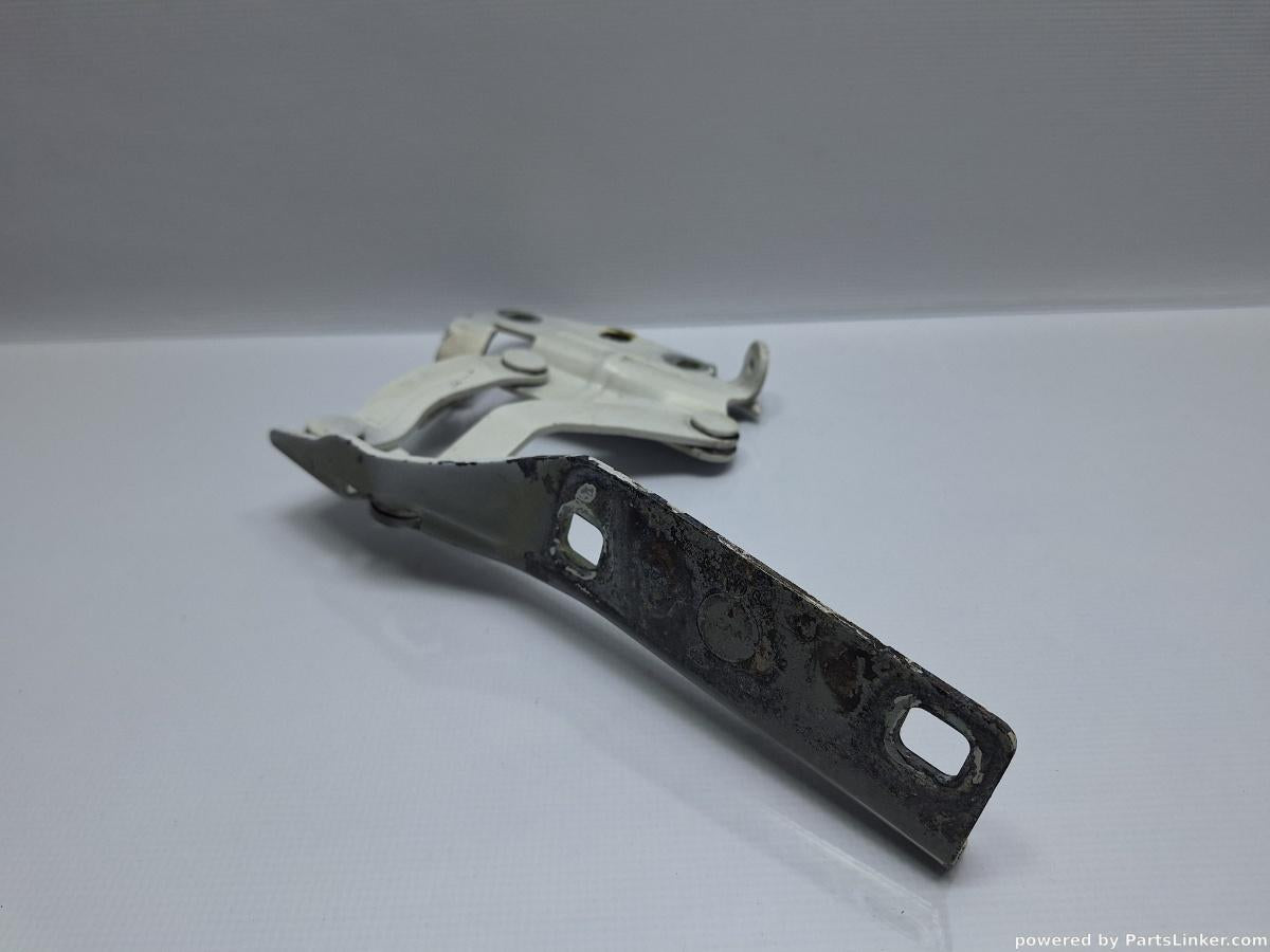Balama capota motor VOLKSWAGEN PASSAT Variant (365) [ 2010 - 2014 ], VOLKSWAGEN PASSAT (365) [ 2010 - 2014 ] 1.6 TDi BlueMotion (CAYC) 77KW|105HP OEM 3AA823302