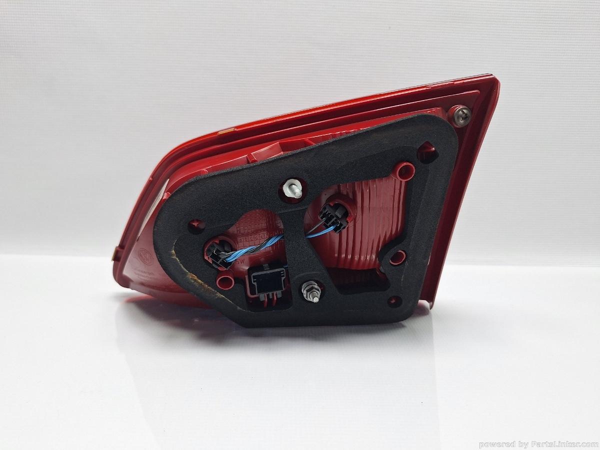 Stop de pe haion VOLKSWAGEN PASSAT Variant (365) [ 2010 - 2014 ], VOLKSWAGEN PASSAT (365) [ 2010 - 2014 ] 1.6 TDi BlueMotion (CAYC) 77KW|105HP OEM 3AF945093M