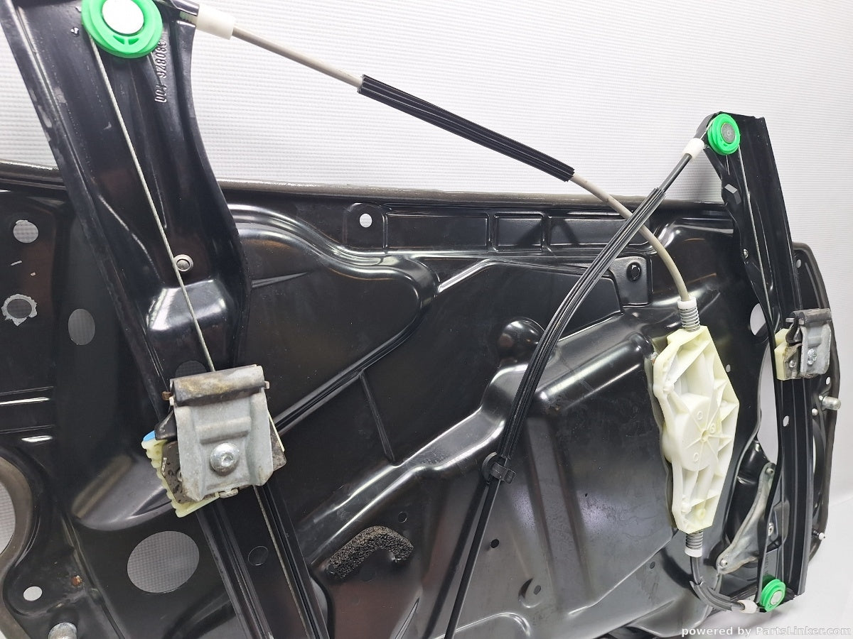 Macara geam dreapta fata VOLKSWAGEN PASSAT (365) [ 2010 - 2014 ] 1.6 TDi BlueMotion (CAYC) 77KW|105HP 3AA837756