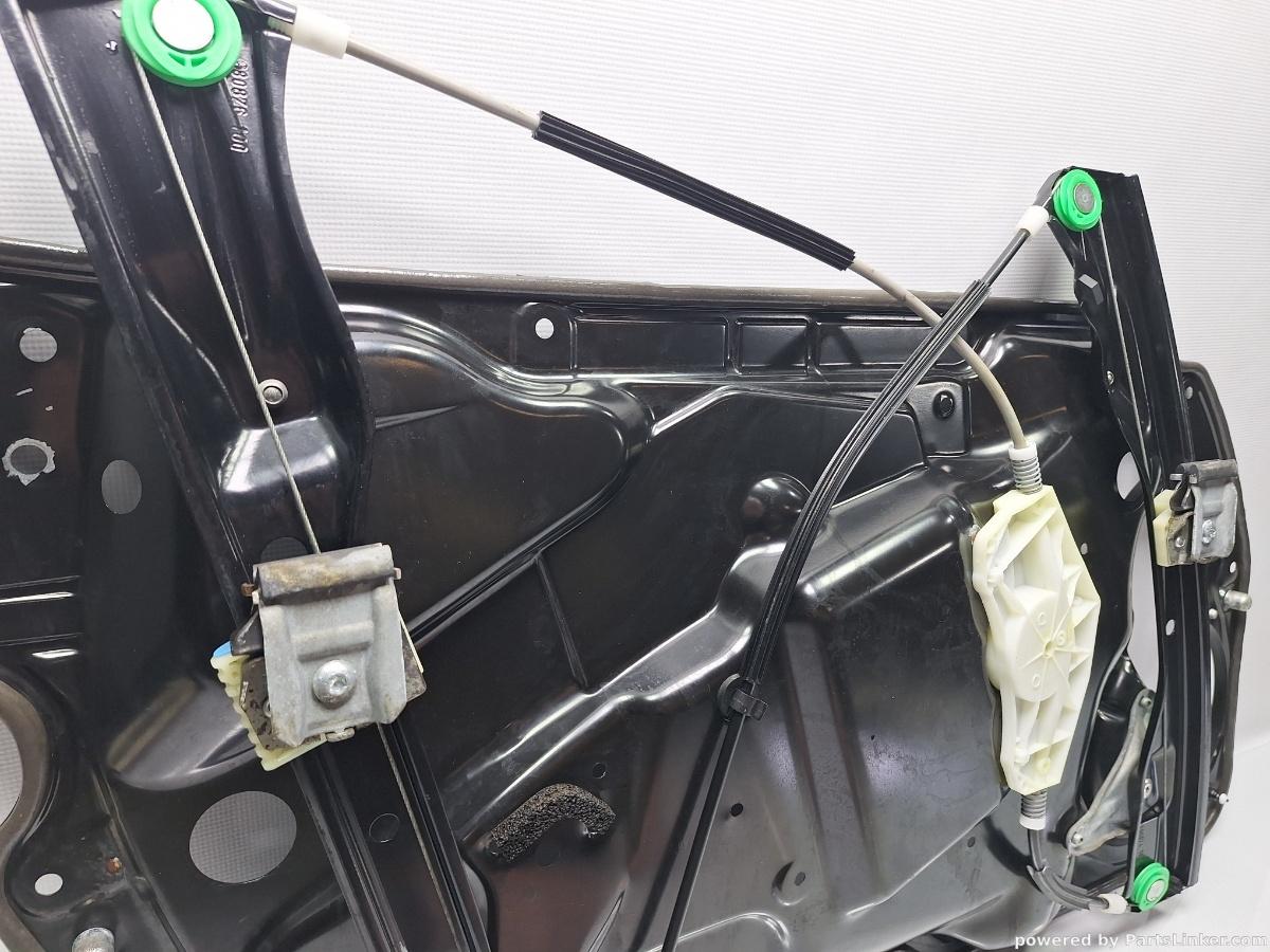 Macara geam dreapta fata VOLKSWAGEN PASSAT Variant (365) [ 2010 - 2014 ], VOLKSWAGEN PASSAT (365) [ 2010 - 2014 ] 1.6 TDi BlueMotion (CAYC) 77KW|105HP OEM 3AA837756