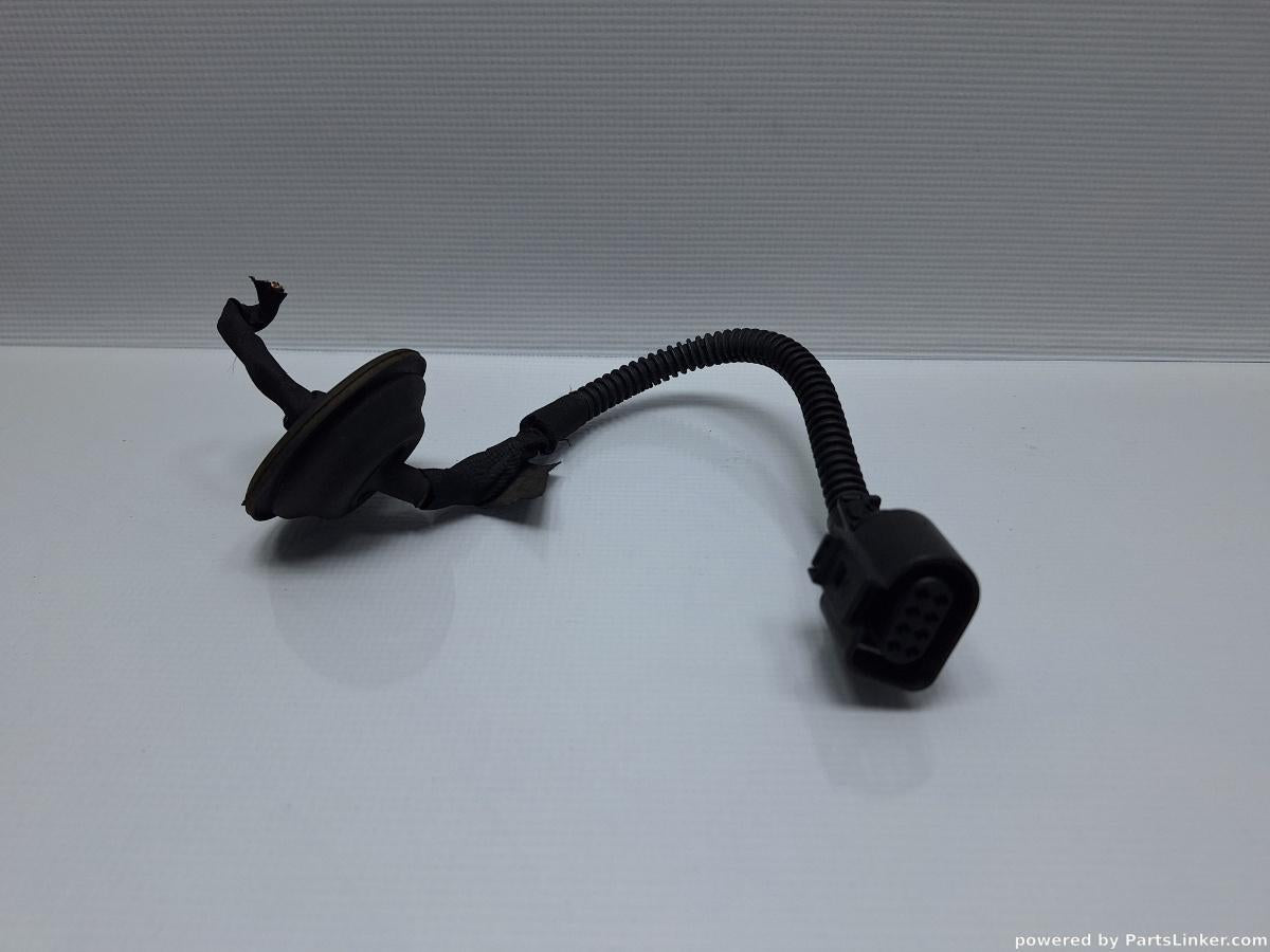 Conector instalatie electrica bara spate VOLKSWAGEN PASSAT Variant (365) [ 2010 - 2014 ], VOLKSWAGEN PASSAT (365) [ 2010 - 2014 ] 1.6 TDi BlueMotion (CAYC) 77KW|105HP OEM 1J0973714