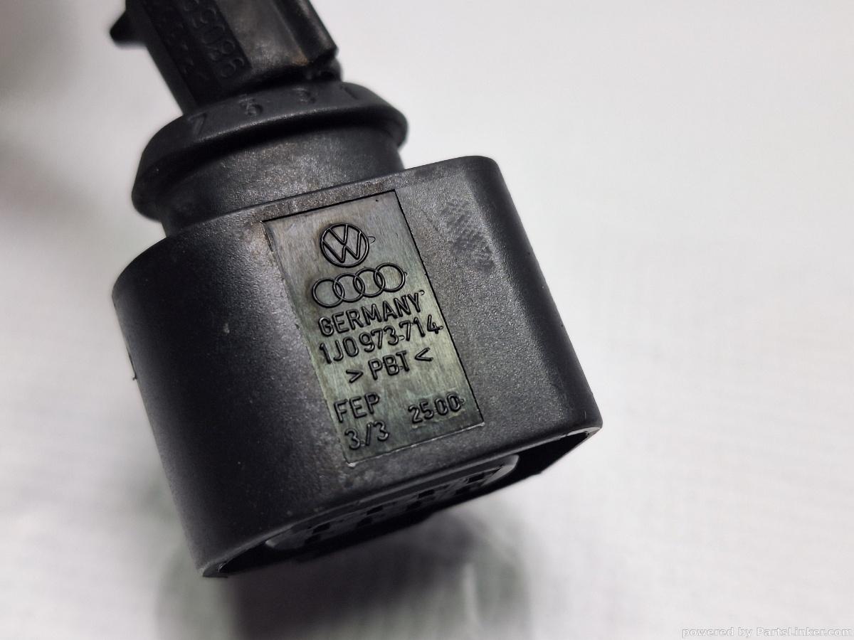 Conector instalatie electrica bara spate VOLKSWAGEN PASSAT Variant (365) [ 2010 - 2014 ], VOLKSWAGEN PASSAT (365) [ 2010 - 2014 ] 1.6 TDi BlueMotion (CAYC) 77KW|105HP OEM 1J0973714