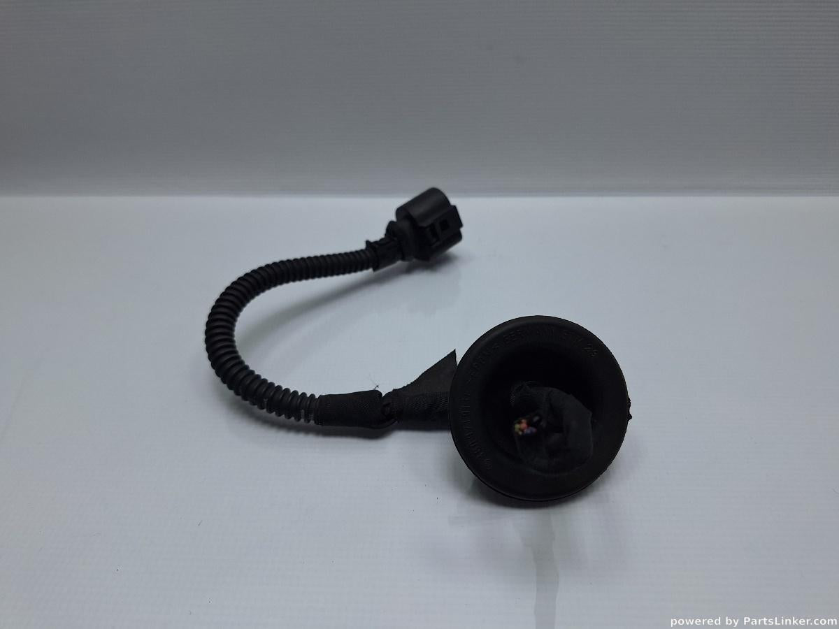 Conector instalatie electrica bara spate VOLKSWAGEN PASSAT Variant (365) [ 2010 - 2014 ], VOLKSWAGEN PASSAT (365) [ 2010 - 2014 ] 1.6 TDi BlueMotion (CAYC) 77KW|105HP OEM 1J0973714