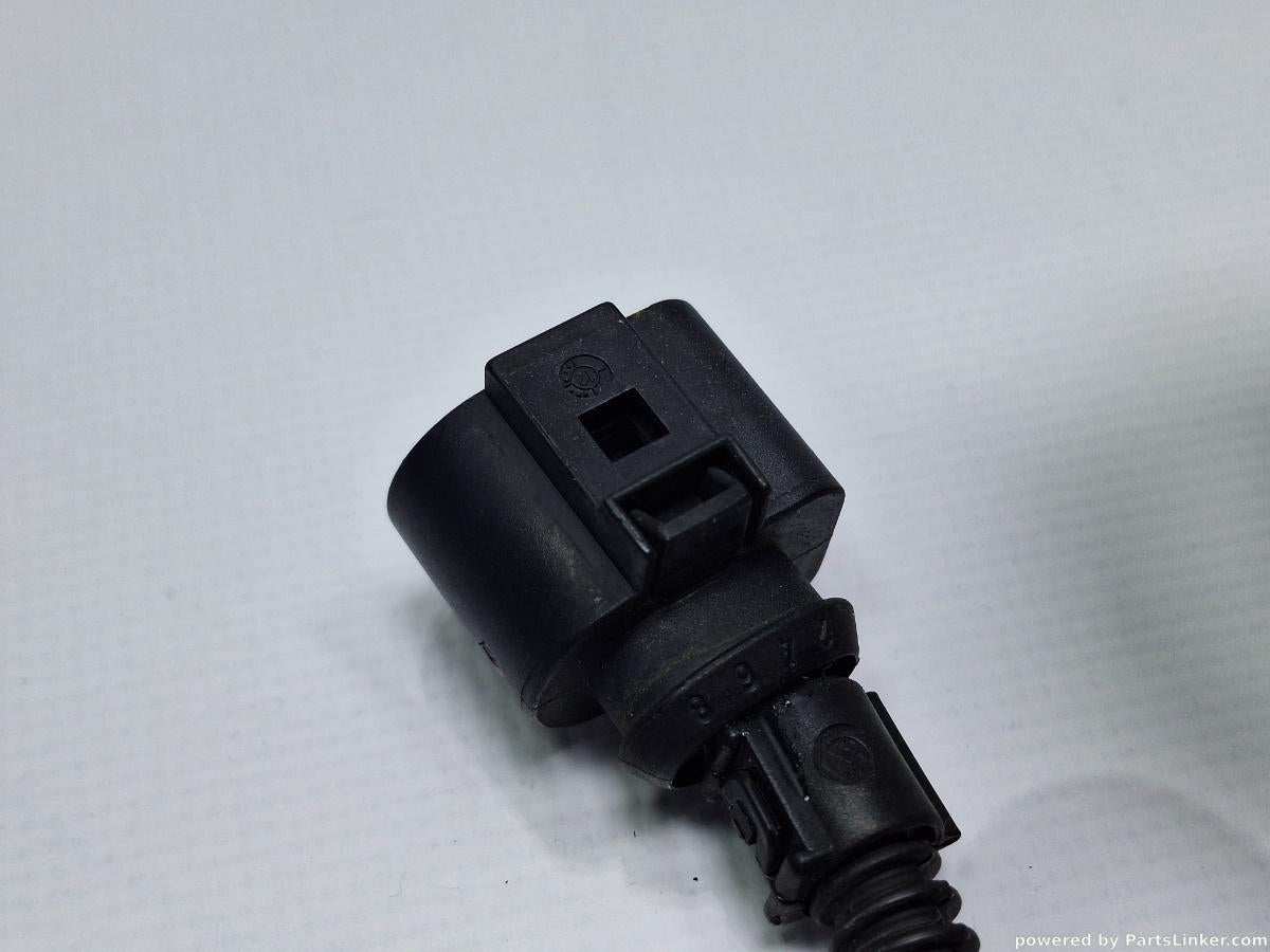 Conector instalatie electrica bara spate VOLKSWAGEN PASSAT Variant (365) [ 2010 - 2014 ], VOLKSWAGEN PASSAT (365) [ 2010 - 2014 ] 1.6 TDi BlueMotion (CAYC) 77KW|105HP OEM 1J0973714