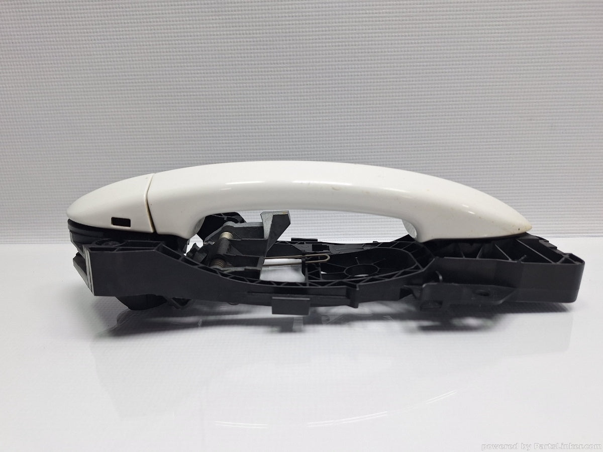 Maner exterior cu suport usa dreapta VOLKSWAGEN PASSAT (365) [ 2010 - 2014 ] 1.6 TDi BlueMotion (CAYC) 77KW|105HP 3C0837886J